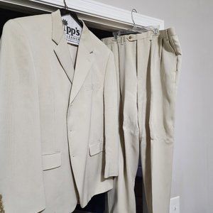 Men's off white suit